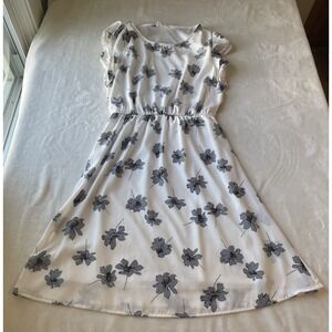 Betsy's Boutique Shop Blue Floral‎ White Flutter Sleeve Lined Summer Dress Small